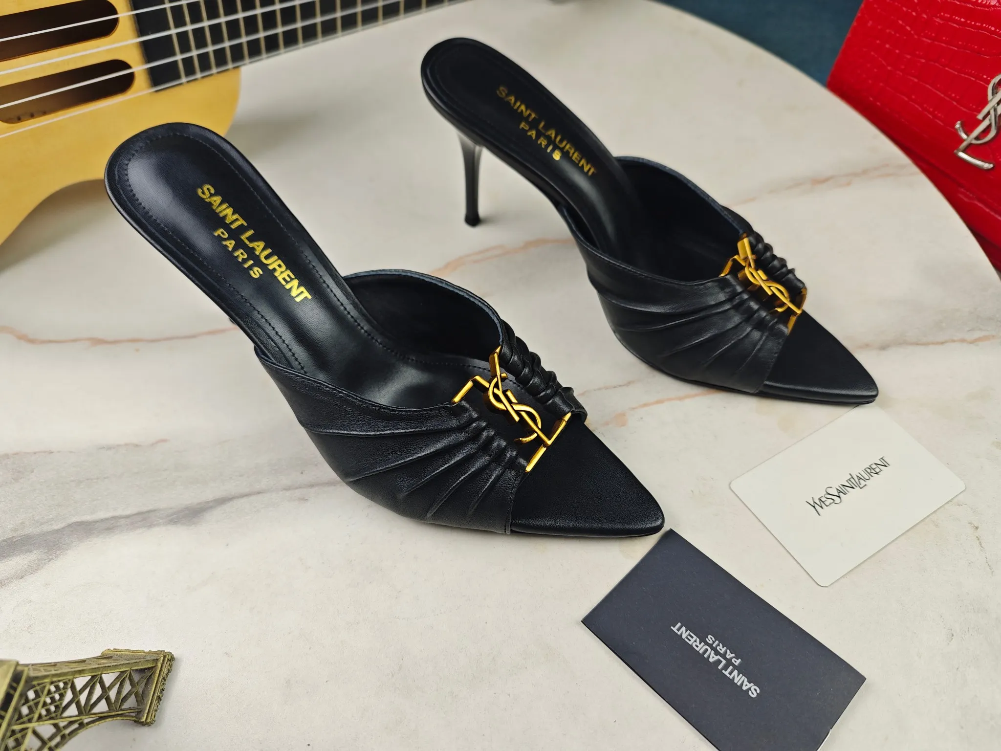 👟👟Ex-factory price 520👟👟 【Saint Laurent】Yves Saint Laurent, stiletto heel YSL sandals💃2024 early autumn counter synchronized with the latest styles, YSL, decoration👠 Classic and high-quality glamorous masterpieces, the hottest spring and summer series in the counter, with temperament, fashion, classic and attractive design style 😌The on-foot effect is particularly beautiful〰️, the material is imported from Italy, small black cow, imported black patent leather, lining, and foot pads; sheepskin, heel height, stiletto 9cm, size 35-41 (34.41.42 must be customized, non-returnable) outsole; imported genuine leather outsole, complete with counter packaging